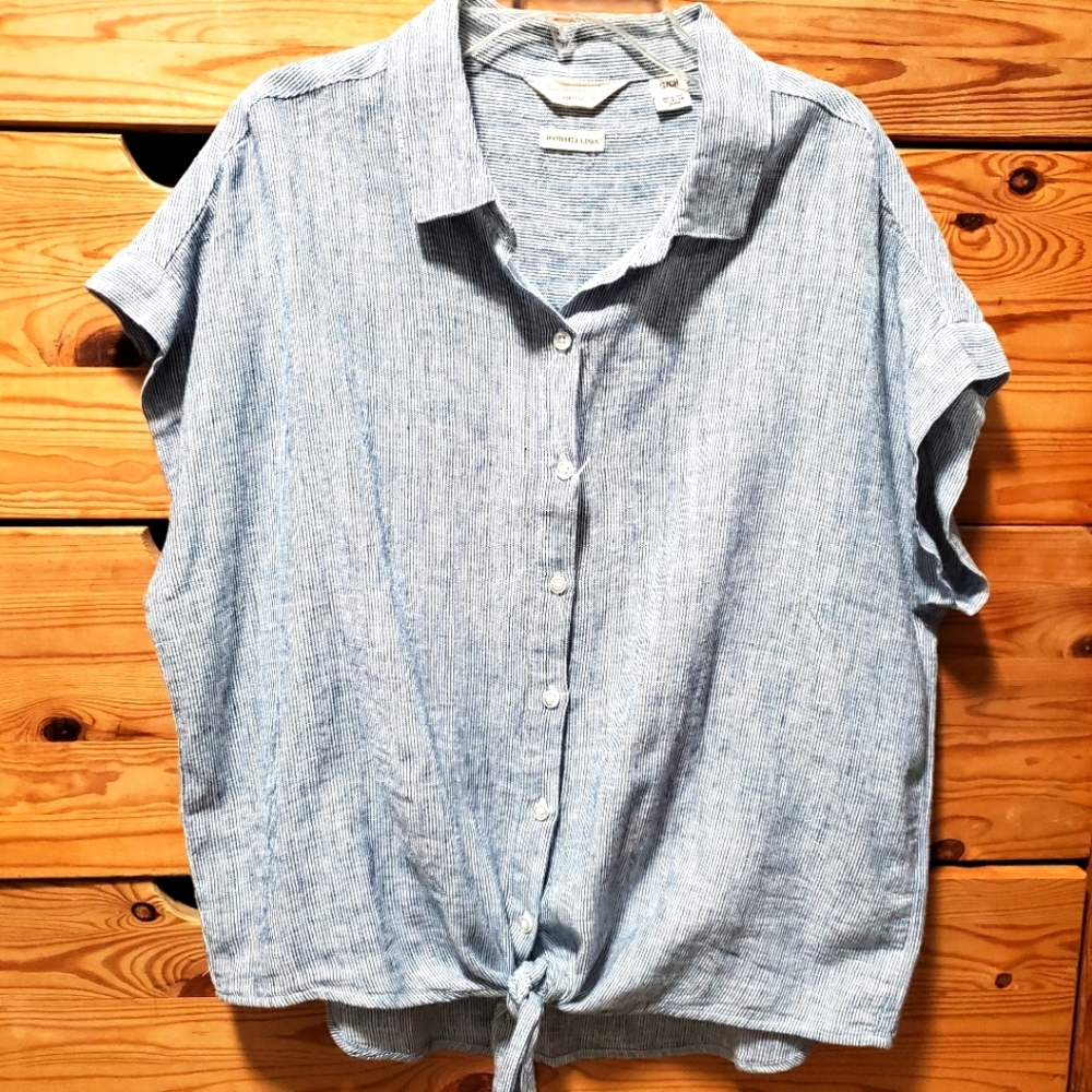 NWOT Short Sleeve Top Sz Small